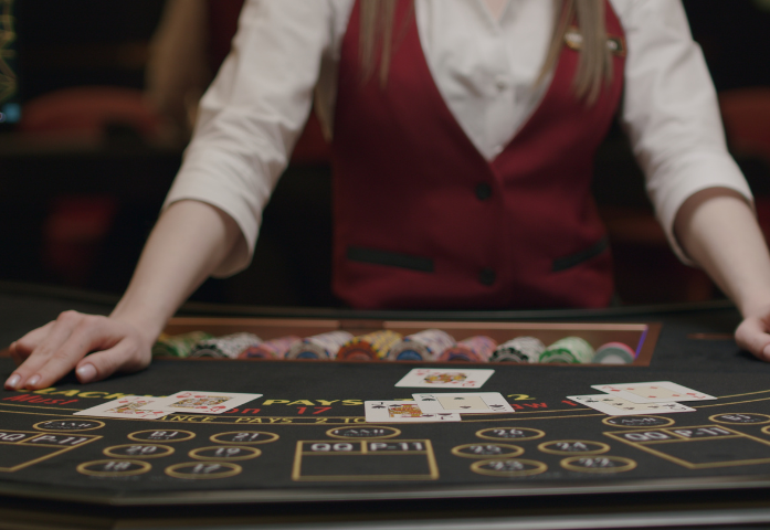 What Are Live Dealer Games at Online Casinos?